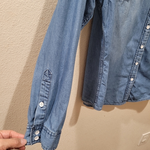 Torrid Chambray Button Front Shirt | Size 1 (1X) EUC - Picture 4 of 6